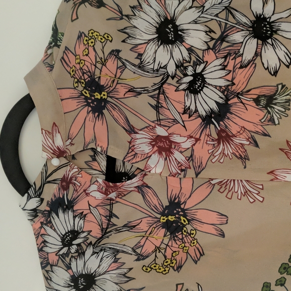 Floral blouse ruffle sleeves never worn - Picture 5 of 5